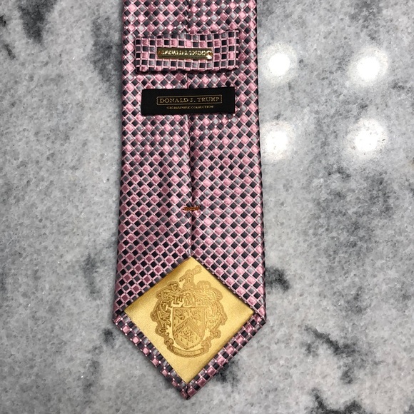 Donald J. Trump Signature Collection Tie - Picture 4 of 6